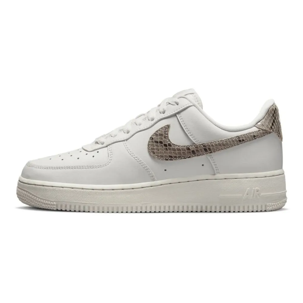 Tnis Nike Air Force 1 07 Feminino (n 35)